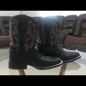 Boys Ariat Cowboy Boots Size2